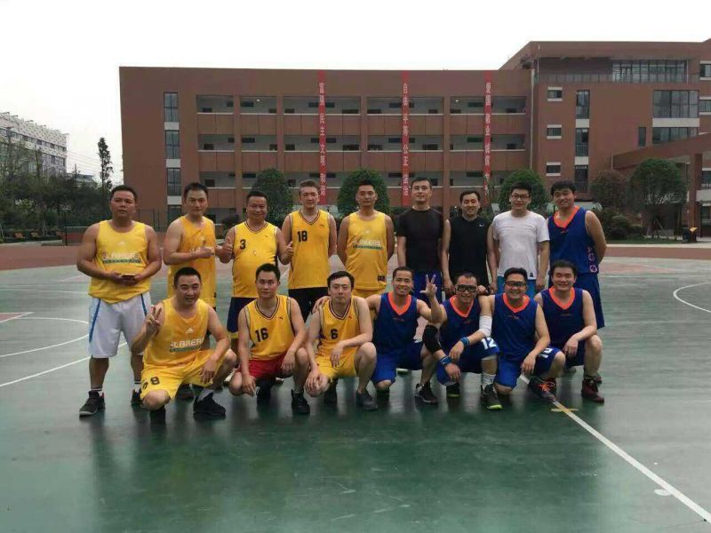 四川现代医院与四川省妇幼保健院举行篮球友谊赛