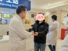 四川现代医院手显微外科硬核保腿让篮球教练从“截肢判决”到站立重生