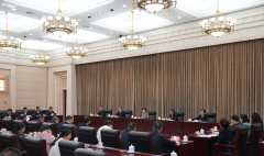 2025年省政府与省总工会联席会议召开施小琳出席并讲话